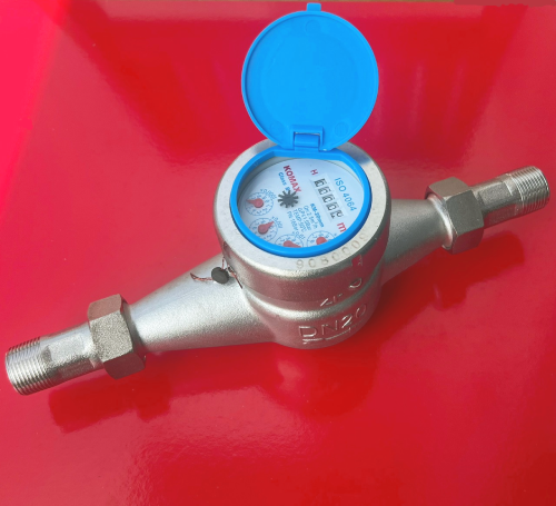 Đồng hồ nước thân inox DN20  Komax nối ren